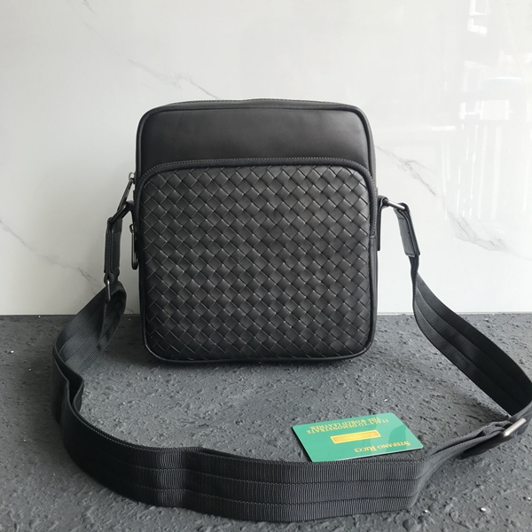 ボッテガヴェネタバッグ正面デザイン